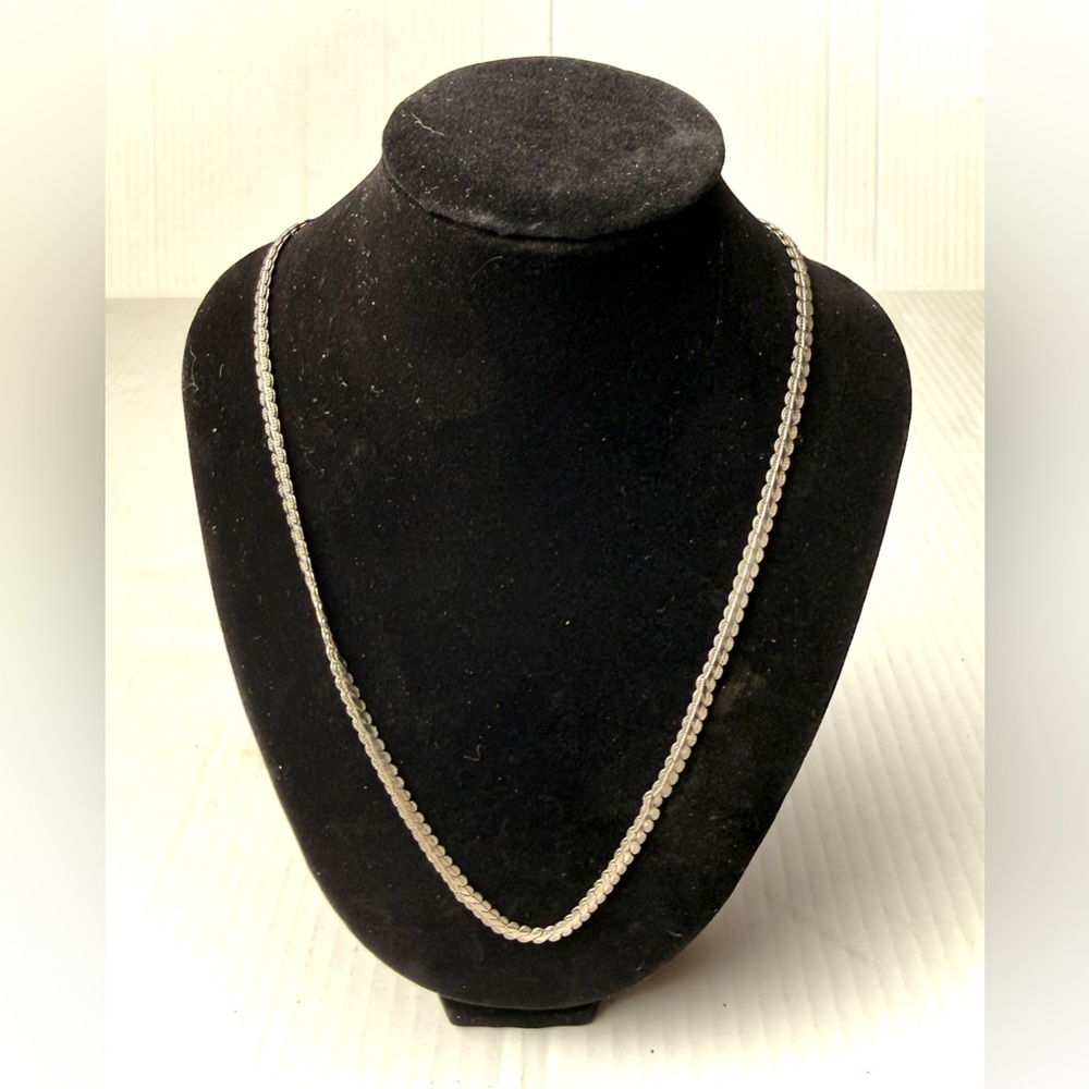 Vintage Silver Plated Tone Herringbone Serpentine Braided Necklace Chain Twisted